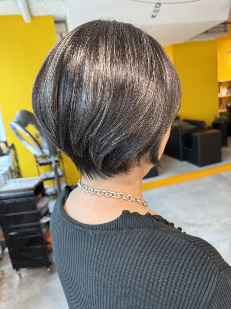 Grey Blending Short Hair with Dark Silver | Japanese Hair Salon Singapore 1 Grey blending short hairstyle with dark silver base and natural grey coverage at Japanese Hair Salon Singapore. Low-damage highlights create a soft silver blend for a modern, elegant short haircut.