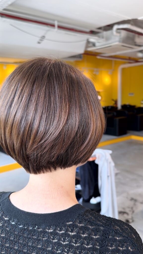 Singapore Short Bob | Low-Maintenance Camel Brown Hair 1 Singapore Short Bob with glossy camel brown hair color, no bleach, and root retouch maintenance by Stylist Satsuki and Colorist Ura.