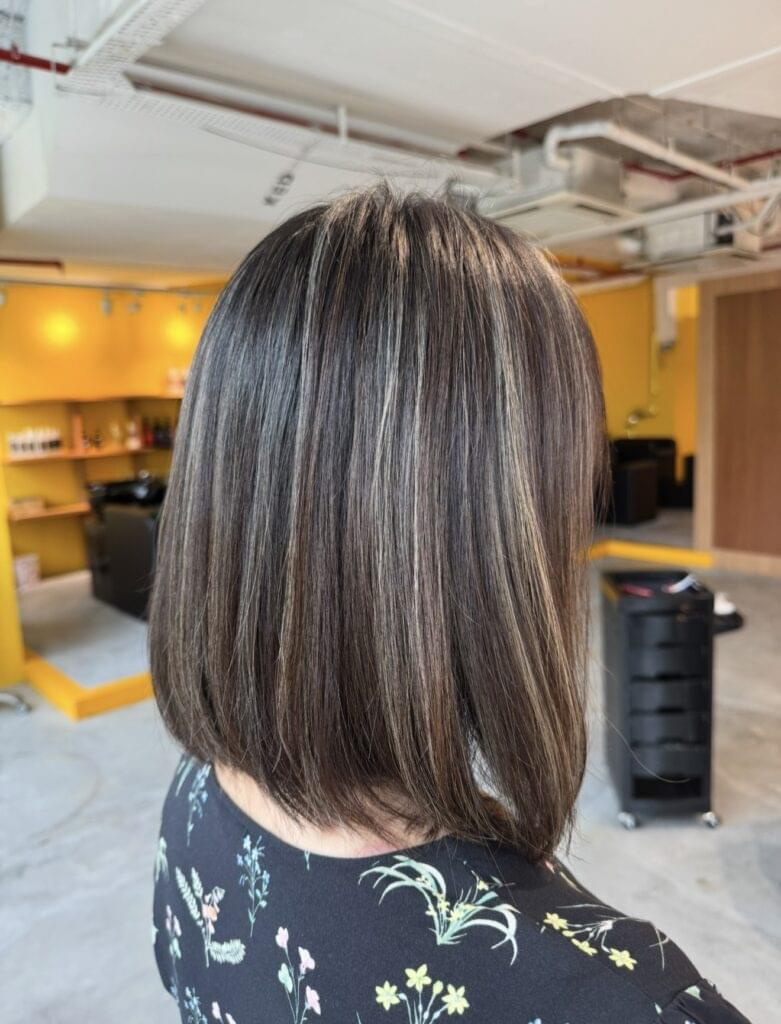Ash Grey Blending Singapore: Cool Highlights for White Hair (Clean Regrowth, Glossy Bob) 1 Ash grey blending Singapore with fine cool highlights for white hair blending on a sleek Japanese bob haircut, reducing harsh regrowth lines and keeping the crown and parting clean at Colors Japanese Hair Salon Singapore near Clarke Quay MRT, Chinatown, Robertson Quay, and Havelock Road