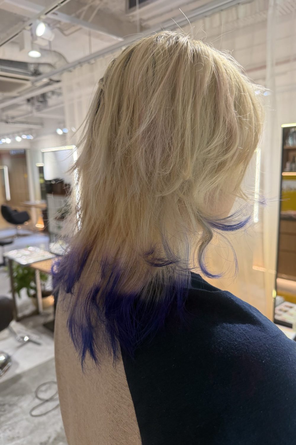 White blonde dip color with blue purple ends and high layer wolf haircut at Japanese Hair Salon Singapore. Triple bleach with Plex protection creates vibrant, low-damage fashion hair color.