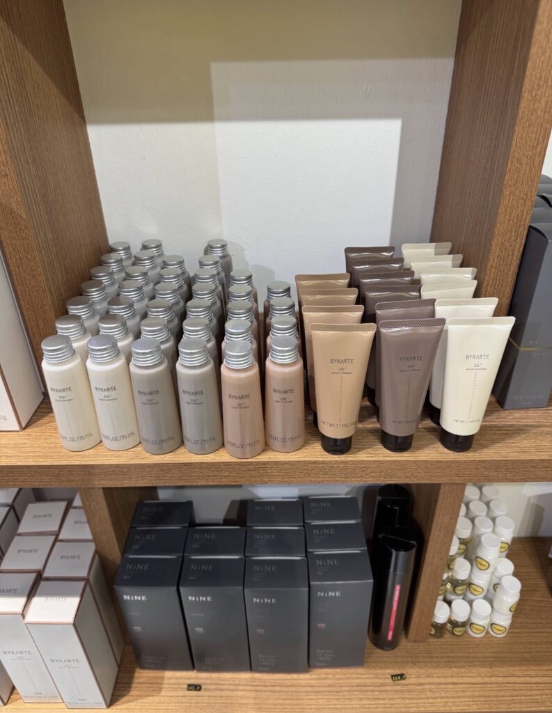 BYKARTE Travel Set – Japanese Haircare for Travel & UV Protection in Singapore 1 Colors Japanese Hair Salon Singapore(クラークキー近く)店内に並ぶBYKARTE日本製ヘアケア・トラベルサイズ製品