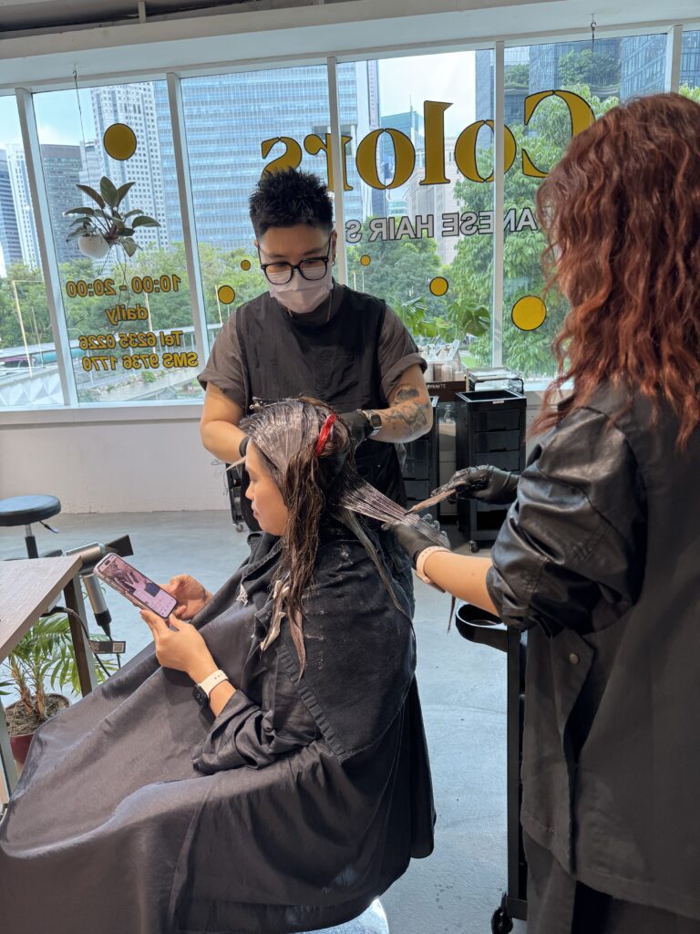 Bright Grey Hair Color without Going Dark – Japanese Grey Blending in Singapore 1 Bright grey hair color technique at Japanese hair salon in Singapore