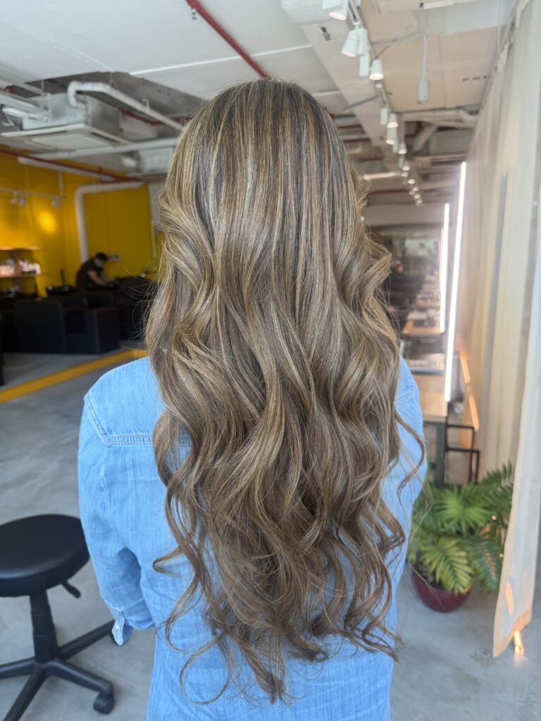 Bleach-Free Lightener Highlights for Super Long Hair in Singapore 1 Singapore No-Bleach Highlights with many fine bright beige highlights, gradually building brightness and natural dimension by Japanese Colorist Ura.