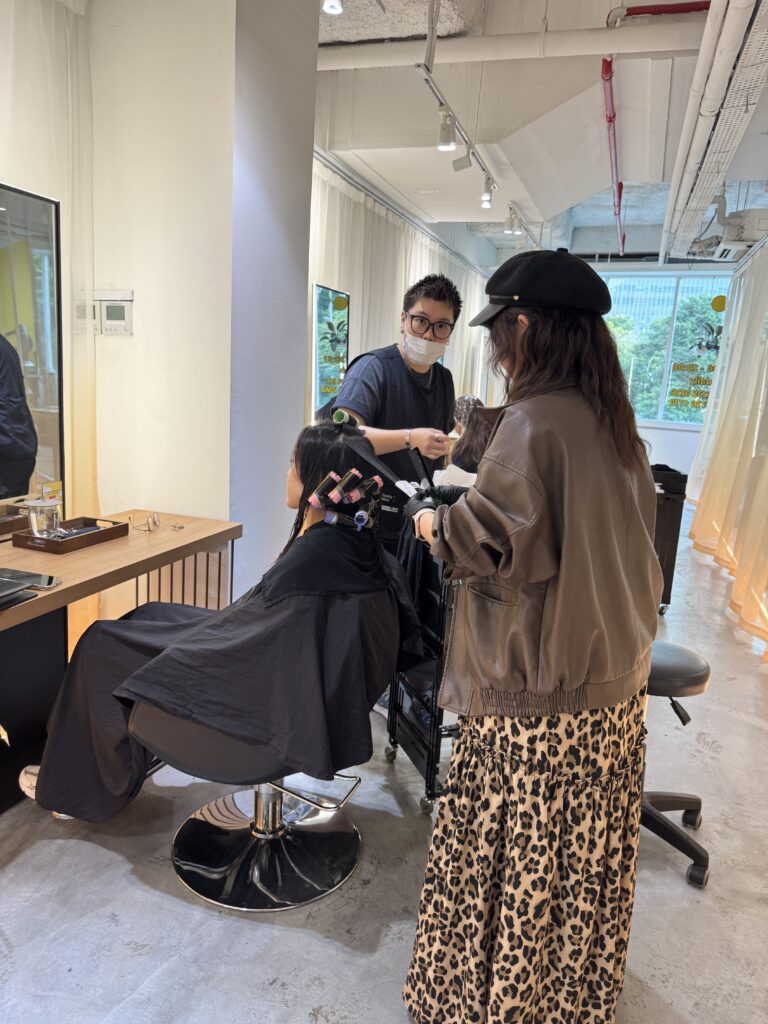 Japanese Digital Perm by Carmen & Faye – Soft, Long-Lasting Waves in Singapore 1 “Stylist Carmen and Jr Stylist Faye creating soft Japanese digital perm waves at Colors Japanese Hair Salon Singapore.”