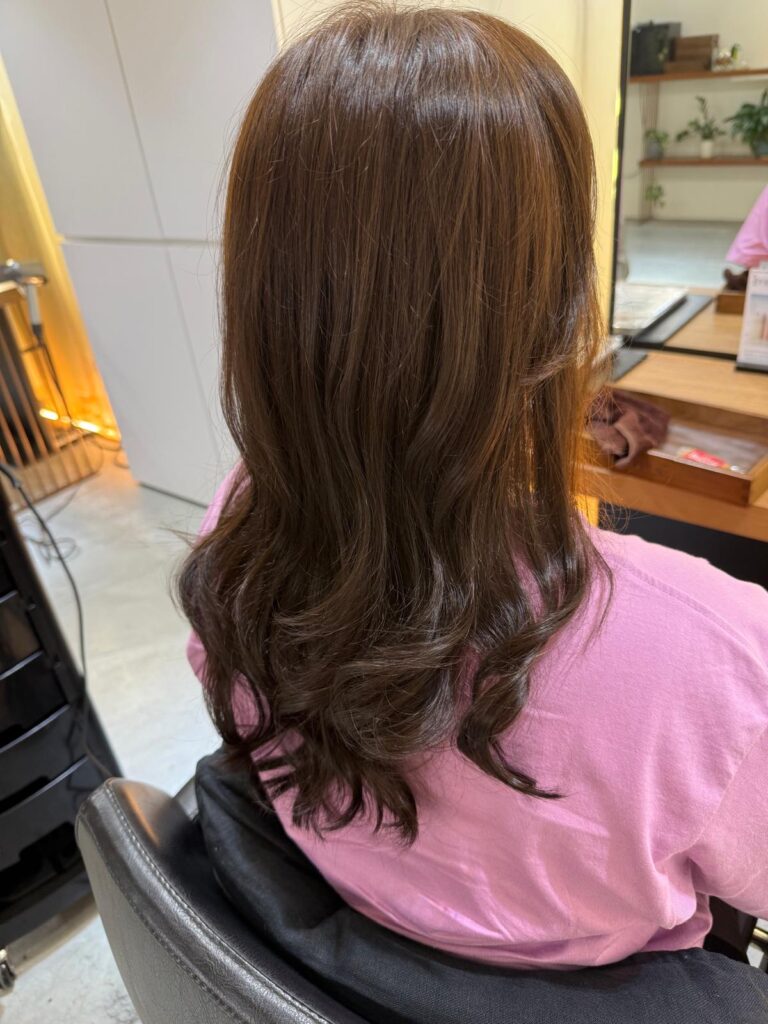 Digital Perm with Grey Coverage Color | Easy Maintenance in Humid Climate | Japanese Hair Salon Singapore 1 Digital perm with brown hair color for grey coverage at Colors Japanese Hair Salon Singapore near Clarke Quay creating soft waves and natural volume