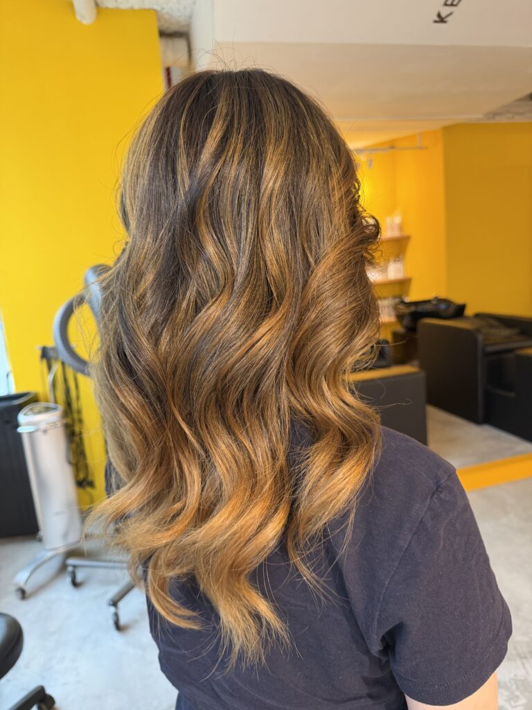 Air Touch Beige Gradient Color | Japanese Hair Salon Singapore 1 Air touch balayage beige Singapore, gradient hair color plex bleach low damage, natural blend Asian skin tone, long hair transformation Japanese hair salon Singapore Clarke Quay