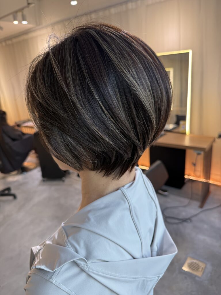 Grey Blending Short Bob Singapore | White Hair Blending Highlights 1 Grey blending highlights on a short bob haircut in Singapore with ash-toned bleach highlights, white hair blending, low-maintenance hair color, and Japanese haircut by Colors Japanese Hair Salon Singapore