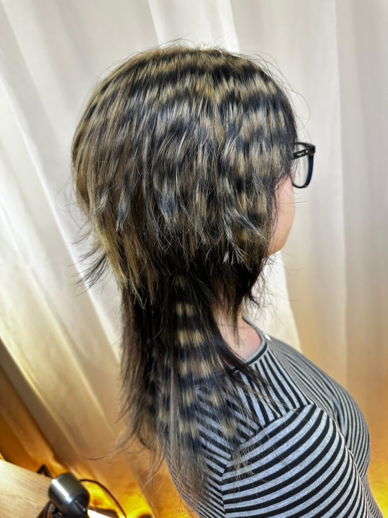 High layer Jellyfish Cut with creative bleach design color. Removable black color is applied after bleaching to create bold contrast while allowing future color changes. Styled at Colors Japanese Hair Salon Singapore.
