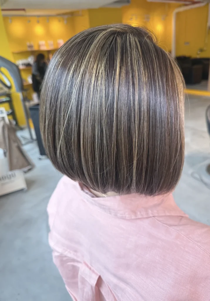 Singapore Grey Blending Highlights | Honey Beige & Angled Bob 1 Singapore Grey Blending Highlights with honey beige tones and an angled bob, transforming faded orange hair with fine highlights by Japanese Stylist Satsuki and Japanese Colorist Ura.