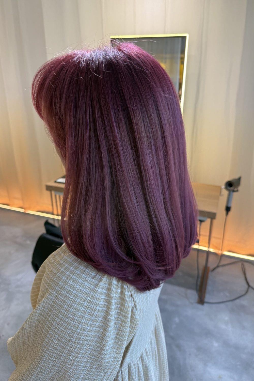 Pink bleach touch-up hair color with low layer cut at Colors Japanese Hair Salon Singapore. Japanese hair salon Singapore specializing in low-damage bleach, plex color, vivid pink hair, and long hair maintenance near Clarke Quay and Chinatown.