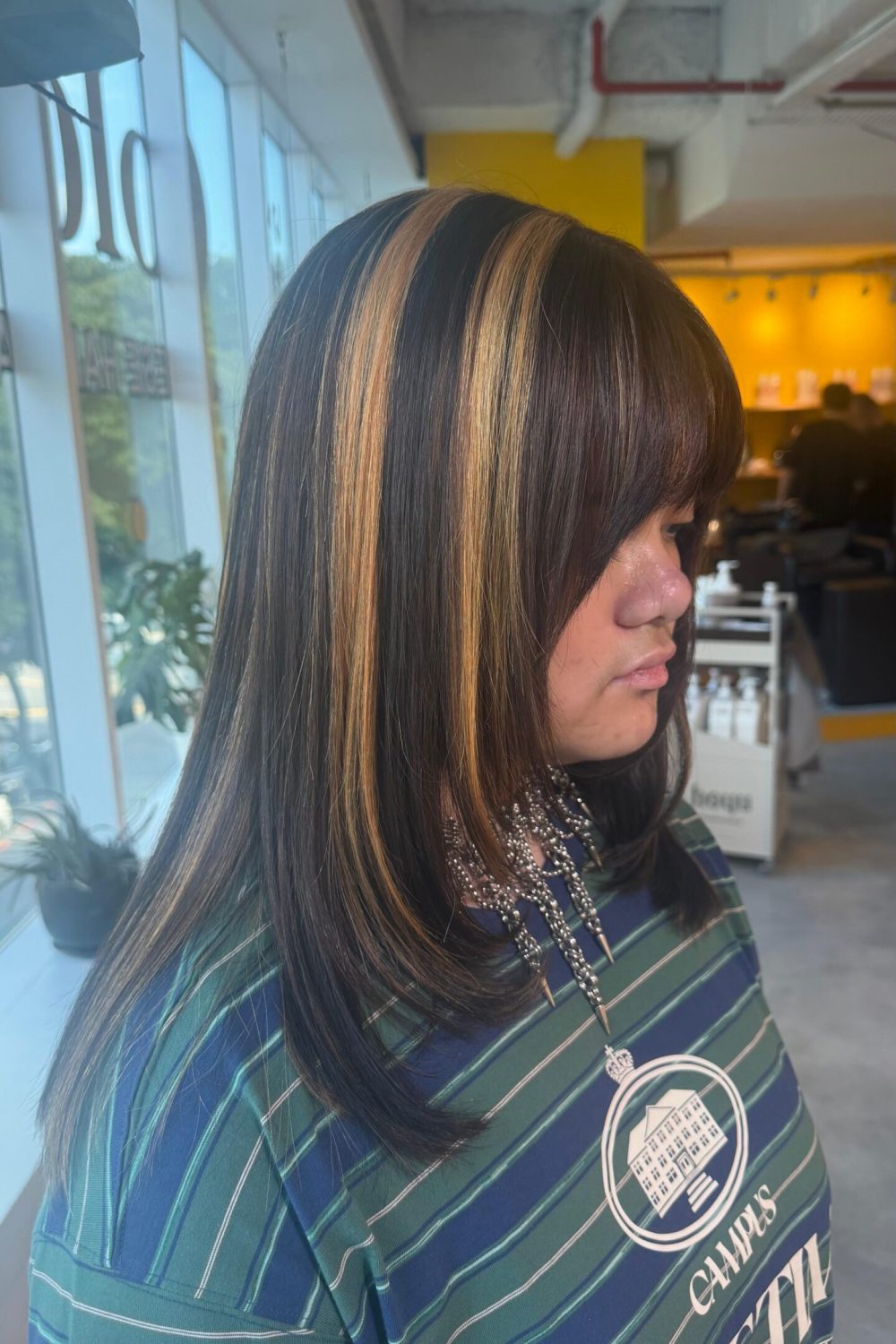 High-contrast blonde highlight design with face-framing layers on long hair at a Japanese Hair Salon Singapore. Low-damage Plex bleach creates bold dimension with healthy shine.