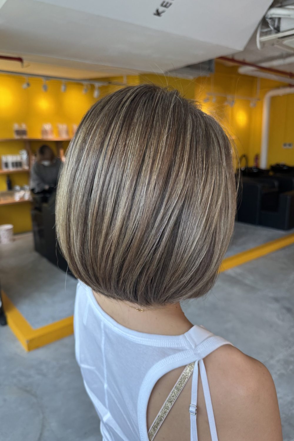 Grey Blending Olive Gold Bob Singapore with bleach highlights, low-damage plex color, and Japanese bob haircut for grey hair blending.