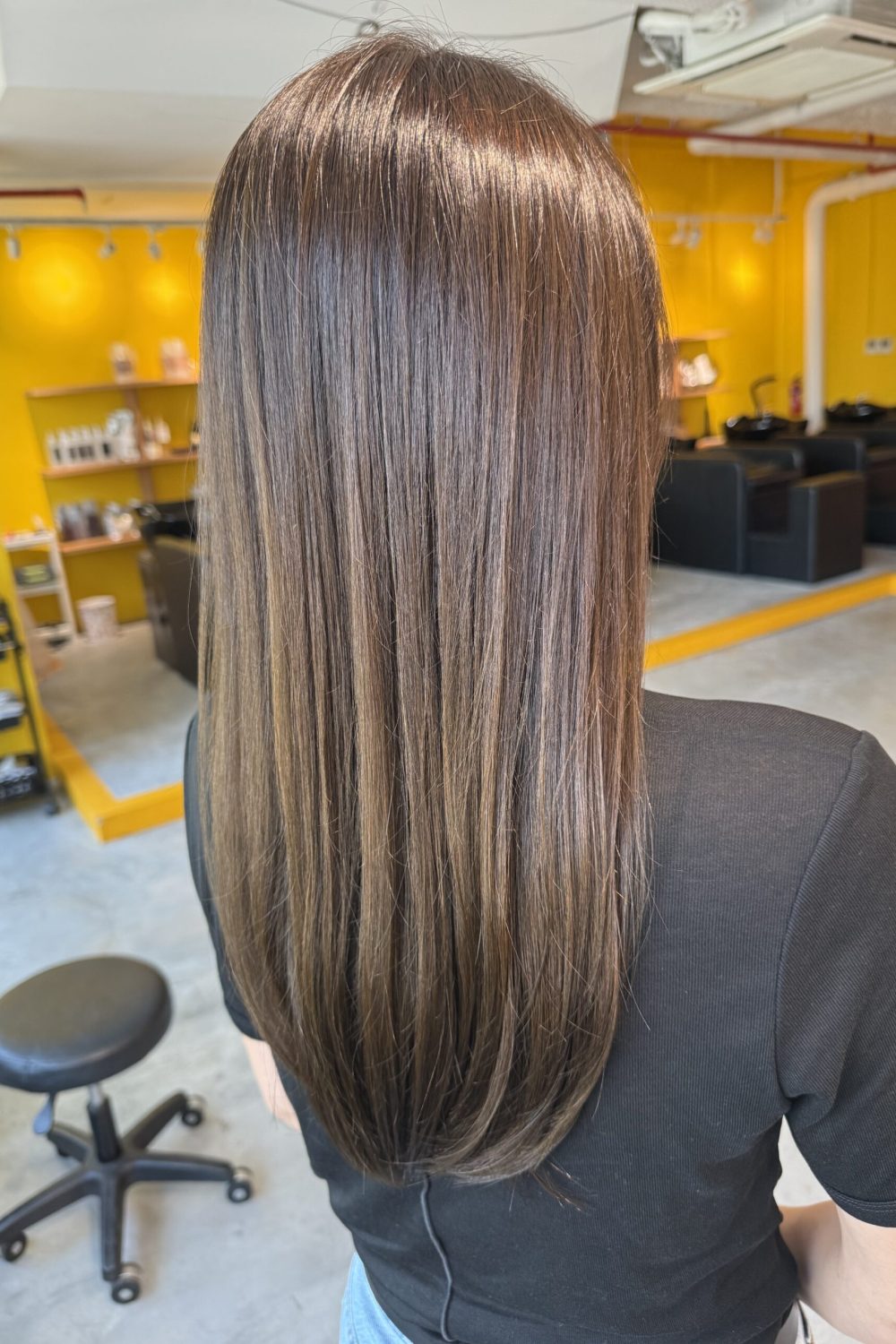 Long heavy-style hair with glossy beige brown Plex color and scalp cleansing spa at a Japanese hair salon in Singapore.